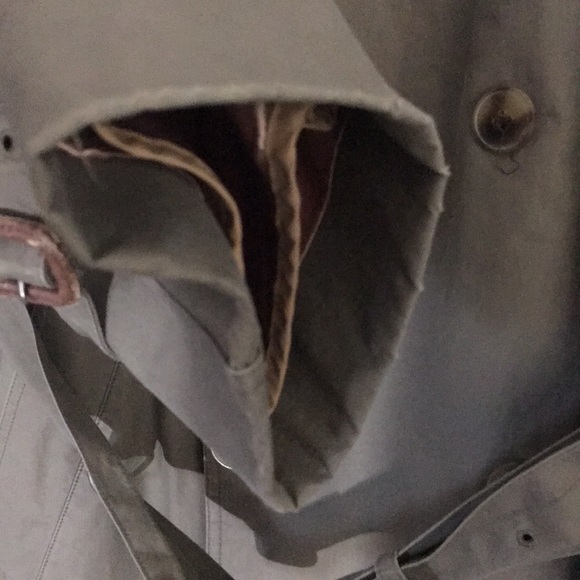 Brooks Brothers Trench coat. - Picture 6 of 8